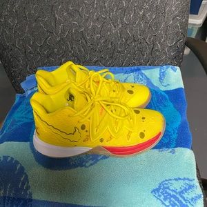 Youth 7.Nike sprongebob sneakers